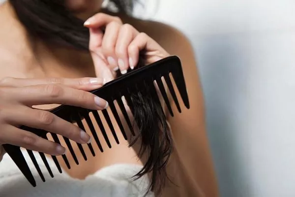Mẹo gội đầu đúng cách giúp tóc tránh khô xơ và chẻ ngọn